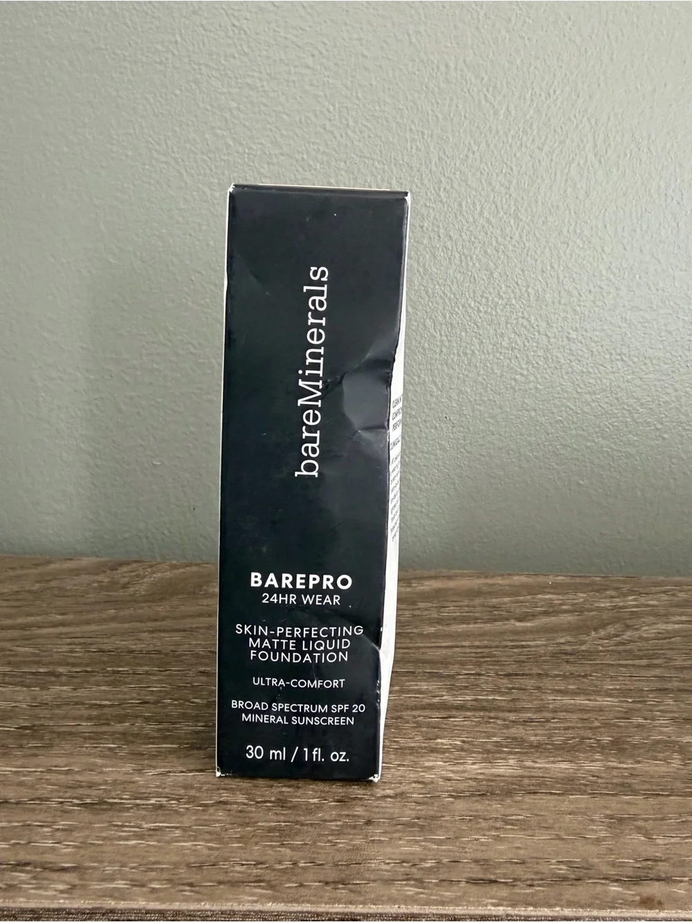 bareMinerals BAREPRO Matte Liquid Foundation -Fair Neutral 10
